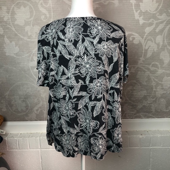 Loft v-neck print  shirt Large - Picture 3 of 5